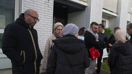 À l’approche des fêtes de Noël, le cœur n’est pas à la fête pour des locataires de Tremblay-en-France en Seine-Saint-Denis. Leur bailleur vient d’envoyer des factures allant jusqu’à 8 000 euros. Il s’agit d’une régularisation de charge sur trois ans. (France 2)