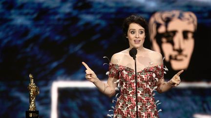 L'actrice Claire Foy reçoit le Britannia Award de l'artiste britannique de l'année, pour son rôle dans la série "The Crown", le 27 octobre 2017, à Beverly Hills (Etats-Unis).&nbsp; (FREDERICK M. BROWN / GETTY IMAGES NORTH AMERICA / AFP)