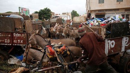 a aggravé la question de l'élimination des déchets à Bamako. Le patron de Diabate possède aujourd’hui huit charrettes dans son district au lieu des deux qu'il gérait il y a dix ans.
 (Luc Gnago / Reuters)