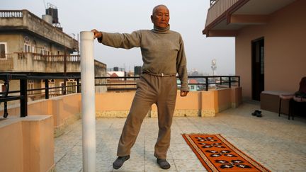 Le grimpeur népalais&nbsp;Min Bahadur Sherchan, âgé de 85 ans, à Katmandou, au Népal, avant sa tentative d'ascension de l'Everest, le 12 avril 2017. (NAVESH CHITRAKAR / REUTERS)