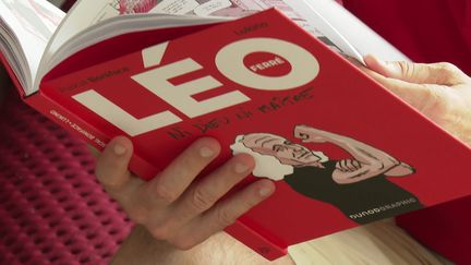 La BD "Léo Ferré, ni Dieu, ni maître" signée Pascal Boniface et Lukino est publiée aux éditions Dunod (France 3 Occitanie)