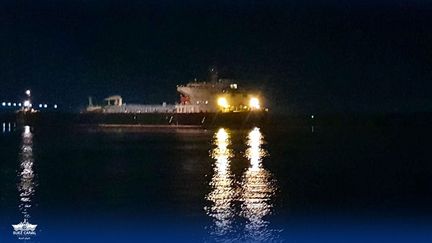 Un remorqueur du canal de Suez a coulé après une collision avec un pétrolier, le 5 août 2023. Un membre d'équipage est mort. (SCA)