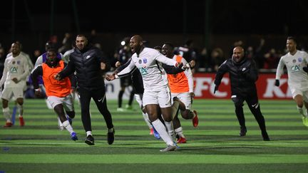 L'ESA Linas-Montlhéry (N3) célèbre le but de Baba Sylla contre Amiens (Ligue 2) en 16e de finales de la Coupe de France 2022. (HASLIN / MAXPPP)