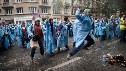 Plusieurs centaines d'infirmiers anesthésistes ont manifesté devant le ministère de la Santé le 1er octobre (AFP - Fred DUFOUR)