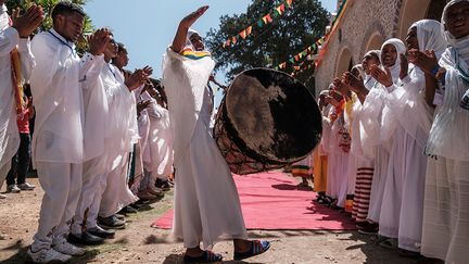 Les tuniques des fidèles doivent être d’un blanc immaculé.&nbsp; &nbsp; (EDUARDO SOTERAS / AFP)