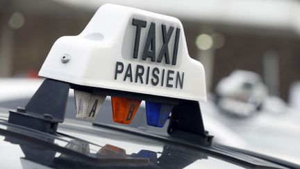 Soixante-quatre chauffeurs de taxi ont &eacute;t&eacute; plac&eacute;s en garde &agrave; vue, le 11 f&eacute;vrier 2014, apr&egrave;s une manifestation surprise place de la Concorde, &agrave; Paris. (THOMAS SAMSON / AFP)