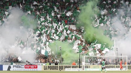 Les tribunes du stade Geoffroy-Guichard lors de la première journée de Ligue 2 entre Saint-Etienne et Grenoble, le 5 août 2023. (ROMAIN BIARD / AFP)