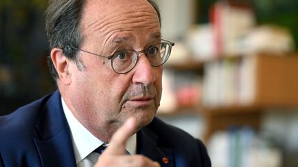 François Hollande à Paris le 12 septembre 2024 (STEPHANE GEUFROI / MAXPPP)