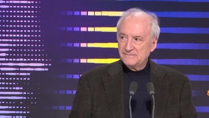 Hubert Védrine, ancien ministre des Affaires étrangères, invité du 8h30 franceinfo le vendredi 5 janvier. (FRANCEINFO)