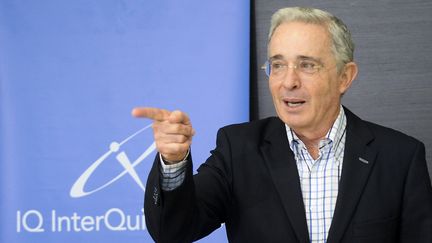 L'ancien président&nbsp;colombien Alvaro Uribe lors d'une conférence de presse à Medellin (Colombie), le 21 février 2017. (RAUL ARBOLEDA / AFP)