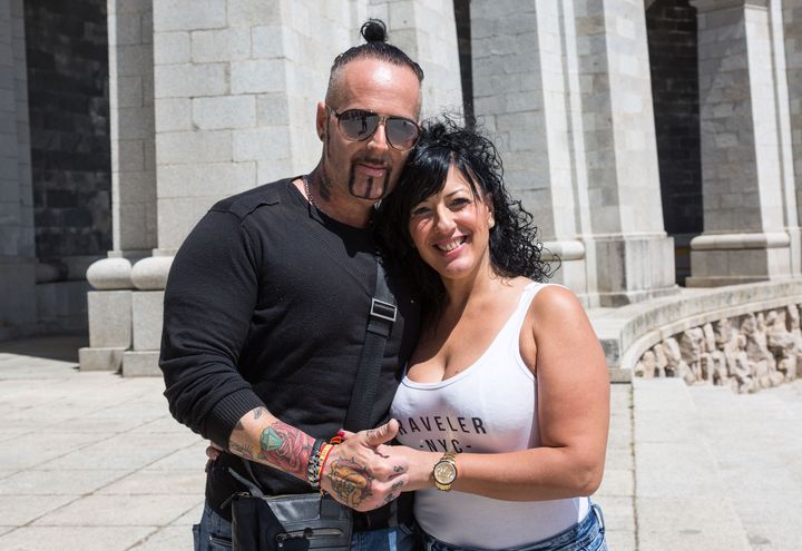 Antonio et Isabel, sur l'esplanade du "Valle de los Caídos", mercredi 5 juin 2019.&nbsp; (JULIETTE CAMPION / FRANCEINFO)