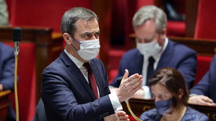 Le ministre de la Santé Olivier Véran lors des questions au gouvernement à l'Assemblée nationale, le 25 janvier 2022. (THOMAS COEX / AFP)