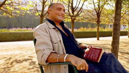 Le comédien et metteur en scène Daniel Mesguich, le 17 septembre 2003 dans un parc à Paris.
 (JEAN-PIERRE MULLER/ AFP)