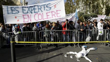 "Dur, dur d'être des sous poulets" lancent les agents de la police scientifique