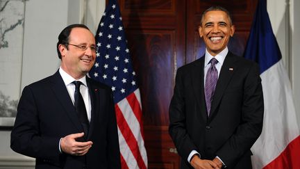 Fran&ccedil;ois Hollande et&nbsp;Barack Obama dans la r&eacute;sidence de l'ancien pr&eacute;sident am&eacute;ricain Thomas Jefferson &agrave; Charlottesville (Virginie,&nbsp;Etats-Unis), le 10 f&eacute;vrier 2014. (JEWEL SAMAD / AFP)