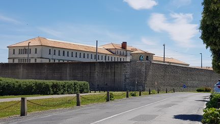 Le centre pénitentiaire de Saint-Martin-de-Ré (Charente-Maritime), en 2019. (GÉRALD PARIS / FRANCE-BLEU LA ROCHELLE)