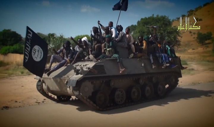 Une vid&eacute;o diffus&eacute;e le 9 novembre 2014 sur internet montre des combattants islamistes de Boko Haram, qui paradent dans une ville non-identif&eacute;e du Nigeria. ( BOKO HARAM / AFP)