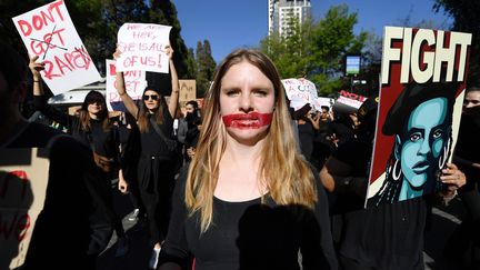 Durant la manifestation à Johannesburg, le 13 septembre 2019. Pour le seul mois d'août 2019, 30 femmes ont été assassinées en Afrique du Sud. (/AP/SIPA / SIPA)