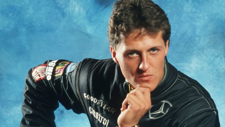 Michael Schumacher pose lors d'une s&eacute;ance photo &agrave; Hambourg (Allemagne), le 14 novembre&nbsp;1991. (BONGARTS / GETTY IMAGES)