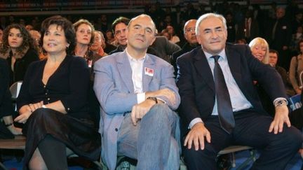 Anne Sinclair, Dominique Strauss-Kahn et Pierre Moscovici participent à un meeting à Cergy, le 26 novembre 2006. (AFP - Mehdi Fedouach)