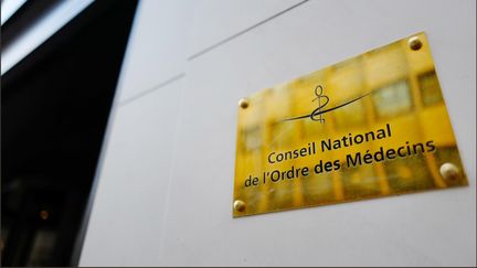 Des médecins retraités vont être appelés à la rescousse pour faire face à l'épidémie de coronavirus (photo d'illustration). (LUC NOBOUT / MAXPPP)