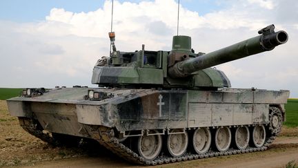 Un char Leclerc de l'armée française en manœuvre dans la Marne, le 1er mai 2023. (FRANCOIS NASCIMBENI / AFP)