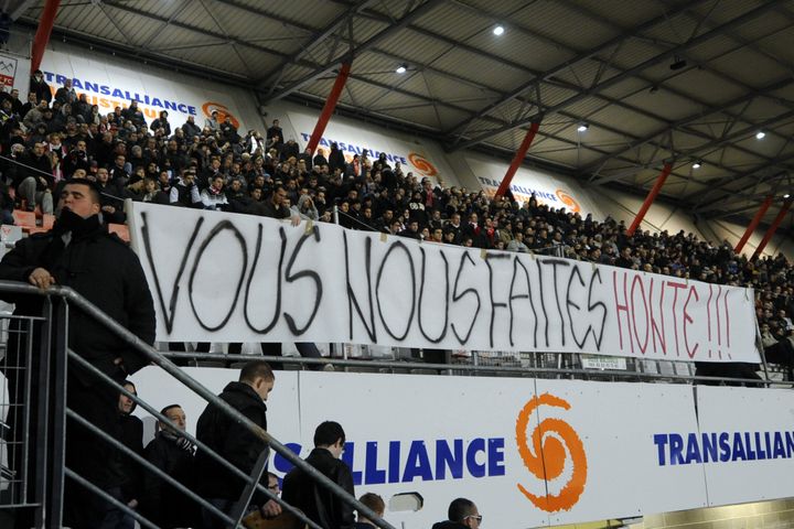 Une banderole dans les tribunes du stade Marcel-Picot de Nancy (Meurthe-et-Moselle), le 10 d&eacute;cembre 2011. (MAXPPP)