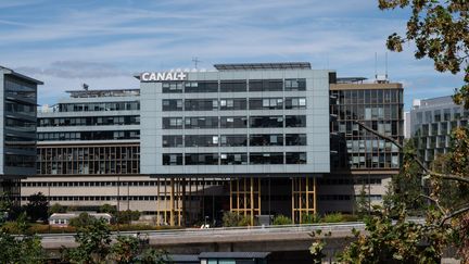 Le siège de canal+, situé à Boulogne-Billancourt. (RICCARDO MILANI / HANS LUCAS via AFP)