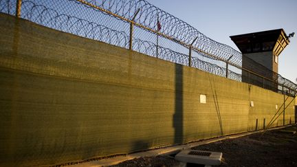 La prison américaine de Guantanamo, située sur l'île de Cuba, photographiée le 19 janvier 2012. (JIM WATSON / AFP)