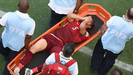 Le défenseur portugais Fabio Coentrao blessé lors du premier match contre l'Allemagne