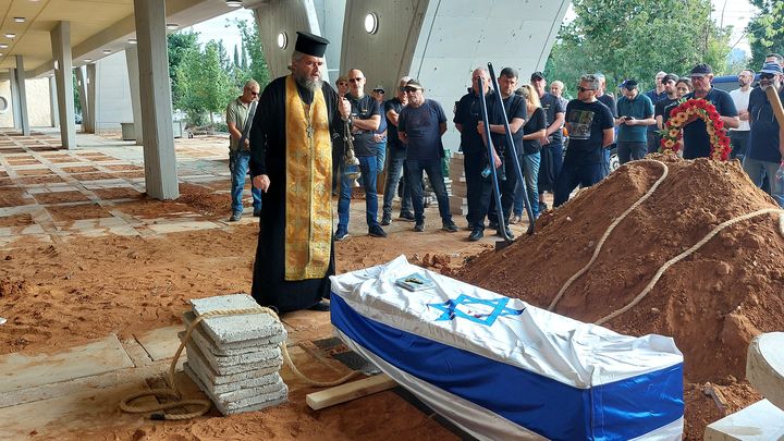 Enterrement solidaire au cimetière Yarkon de Tel Aviv (Israël) (Agathe Mahuet / RADIOFRANCE)