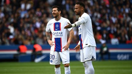 Lionel Messi et Neymar lors de PSG-Brest,&nbsp; le 10 septembre, au Parc des Princes.&nbsp; (FRANCK FIFE / AFP)