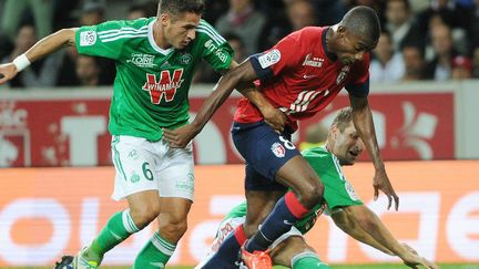 Salomon Kalou (Lille) pressé par Jérémy Clément (Saint-Etienne)