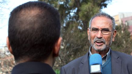 Le p&egrave;re de Mohamed Merah, l'auteur des tueries de Toulouse et Montauban, est interview&eacute; en Alg&eacute;rie, le 28 mars 2012.&nbsp; (MOHAMED MESSARA / MAXPPP)