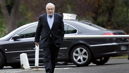 Dominique Strauss-Khan &agrave; Sarcelles, pr&egrave;s de Paris, le 9 octobre.&nbsp; (MIGUEL MEDINA/AFP)