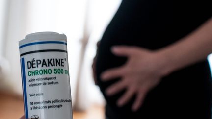 Un tube de Dépakine contenant du valproate de sodium. Photo d'illustration. (? CYRIL FRIONNET/MAXPPP / MAXPPP)