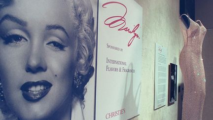 La robe de Marilyn Monroe aux enchères en 1999
 (SCOTT NELSON / AFP)