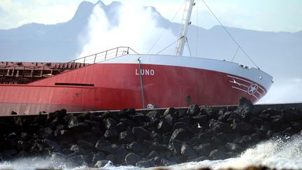 L'&eacute;pave du "Luno", le&nbsp;cargo espagnol &eacute;chou&eacute; &agrave; Anglet (Pyr&eacute;n&eacute;es-Atlantiques), le 6 f&eacute;vrier 2014. (GAIZKA IROZ / AFP)