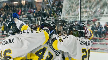 La joie des hockeyeurs de Rouen (CITIZENSIDE/LUDOVIC BEYAN / CITIZENSIDE.COM)