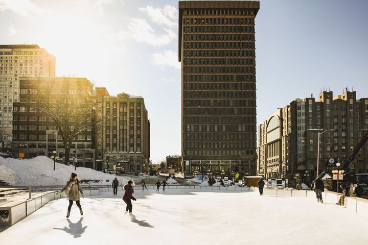 Patinoire dans le centre des affaires de Québec (STEPHANE AUDET)