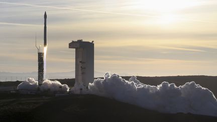 Les Etats-Unis lancent une fusée portant un satellite militaire depuis une base en Californie, le 3 avril 2014. (Photo d'illustration) (GENE BLEVINS / REUTERS)