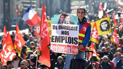 Manifestations : la CGT et les "gilets jaunes" défilent ensemble