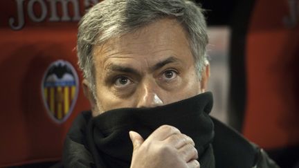 L'entra&icirc;neur du Real Madrid, Jos&eacute; Mourinho, lors d'un match de son &eacute;quipe sur le terrain du FC Valence (Espagne), le 20 janvier 2013.&nbsp; (DANI POZO / AFP)