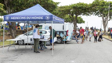 L'ONG Médecins du monde donnant des consultations médicales à Cayenne (Guyane) le 24 mars 2020. (JODY AMIET / AFP)