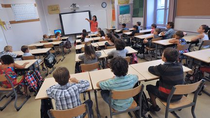 Des &eacute;l&egrave;ves de primaire dans une &eacute;cole de Bordeaux (Gironde), le 4 septembre 2012.&nbsp; (PIERRE ANDRIEU / AFP)