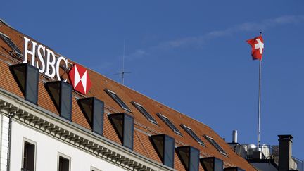 Un b&acirc;timent de la banque HSBC &agrave; Gen&egrave;ve (Suisse), le 9 f&eacute;vrier 2015. (PIERRE ALBOUY / REUTERS)