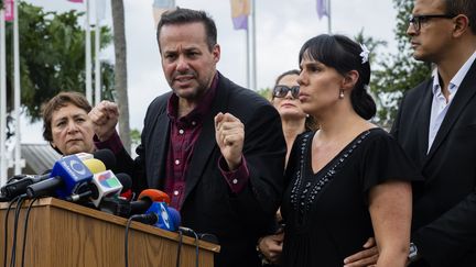 La famille du chanteur José José donne une conférence de presse. (EVA MARIE UZCATEGUI / AFP)