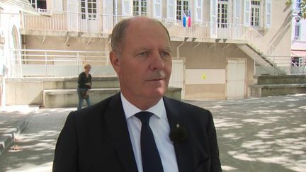 François Arsac, maire de Chomérac, en Ardèche, a annoncé que sa commune boycotterait la coupe du monde de football au Qatar. Aucun écran géant ne sera installé. &nbsp; (FRANCE 3)