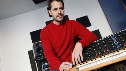 Le DJ, producteur et compositeur, Romain Delahaye-Serafini alias Molécule.  (PATRICK KOVARIK / AFP)