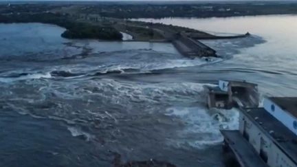 Une image du barrage de Kakhovka après sa destruction, le 6 juin 2023. (COMPTE TWITTER DE VOLODYMYR ZELENSKY)